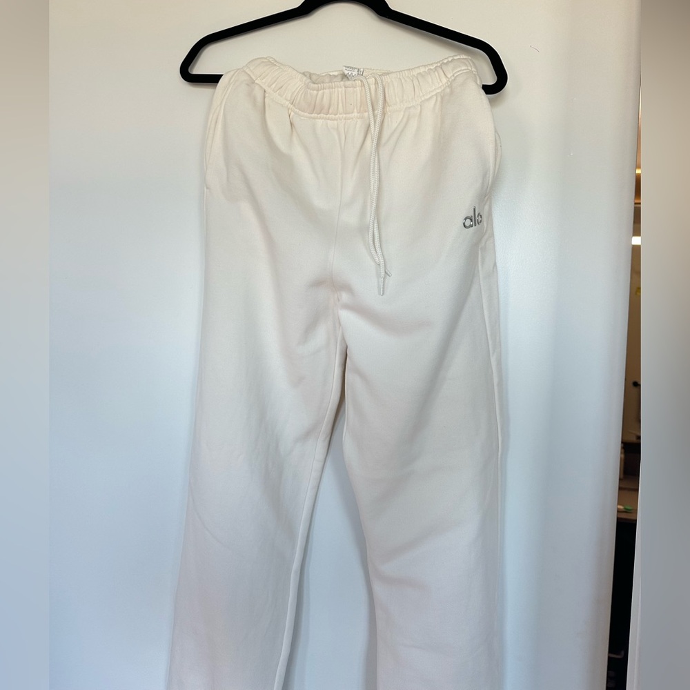 ALO Yoga Accolade Hoodie & Sweatpants SET in ivory - Picture 5 of 6